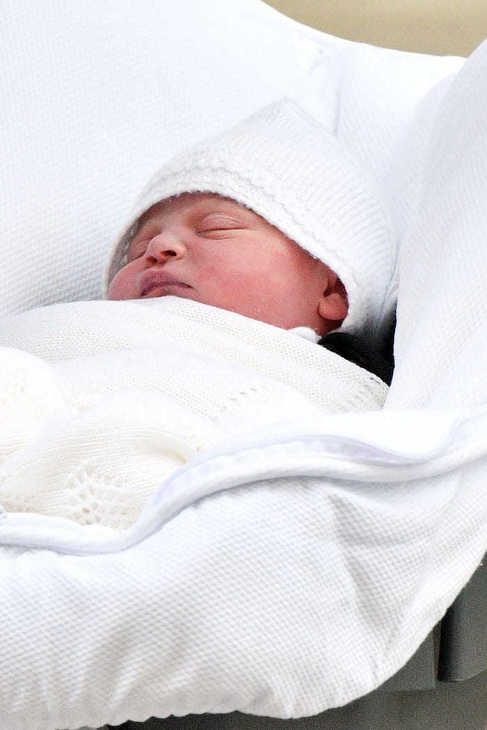 Royal-baby-Kate-and-William-leave-hospital-949988