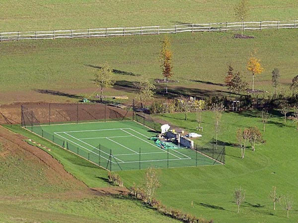 Victoria and David Beckham gave her son a tennis court in 2.6 million