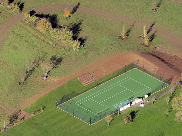 Victoria and David Beckham gave her son a tennis court in 2.6 million