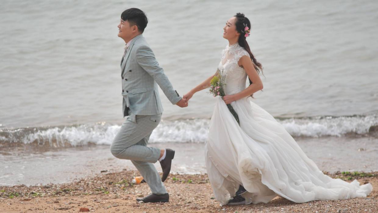 chinese couple wedding